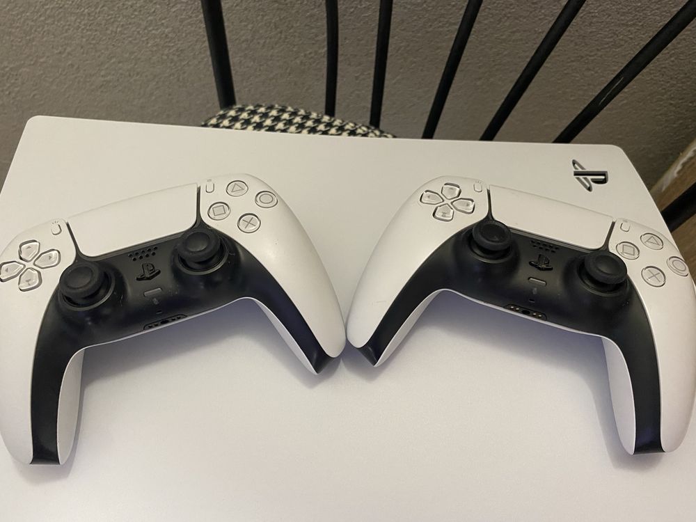 PS5 PlayStation 5 - 2 pady, Gry, Napęd 1TB