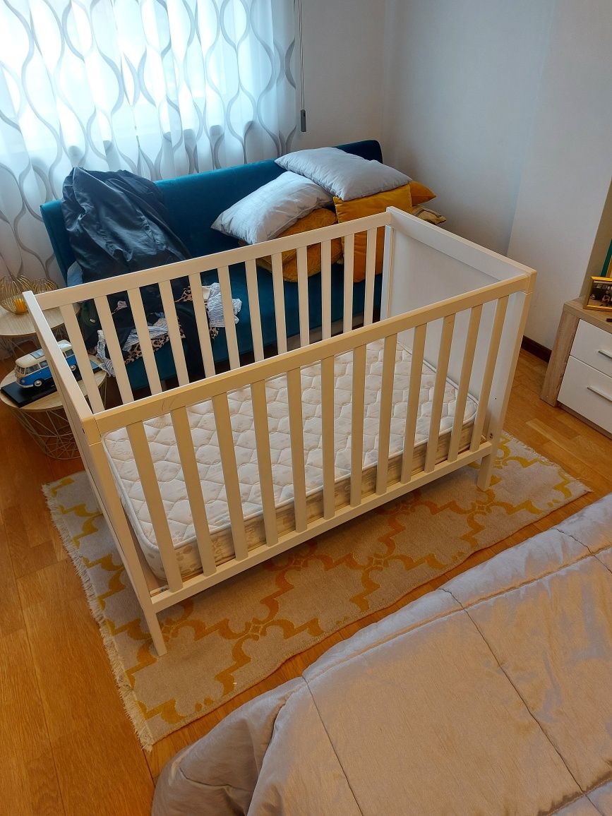 Cama de grades Sundvik com colchão