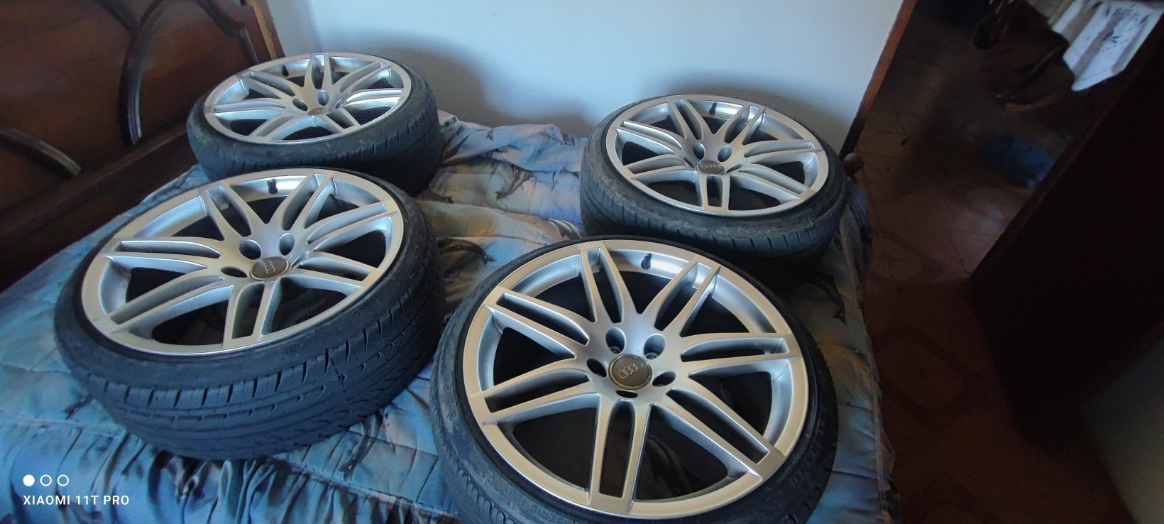 Vendo jantes com pneus originais RS4 B7 5 112 aceito trocas