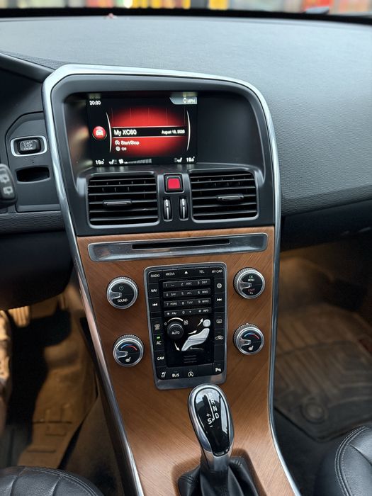 Volvo XC60 2016 2.0 бензин