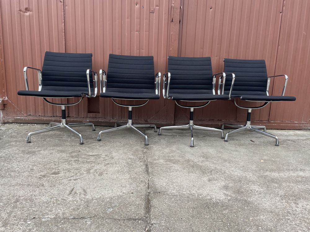 Oryginalne krzesła Vitra EA 108