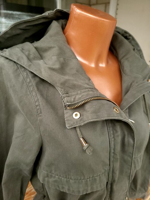 Жіноча вітровка H&M Розмір 36 Зручна Стильна
3. Осін