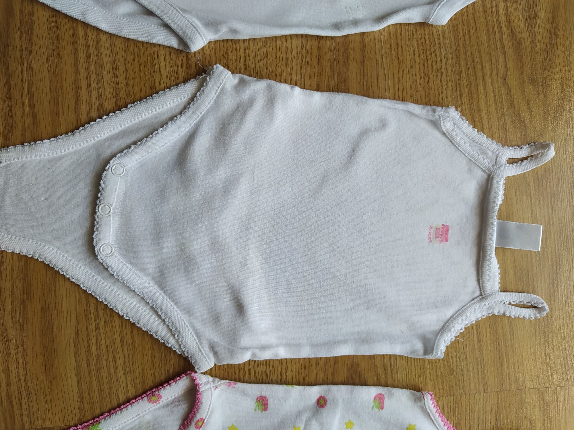 Conjunto três bodys interiores 6 meses