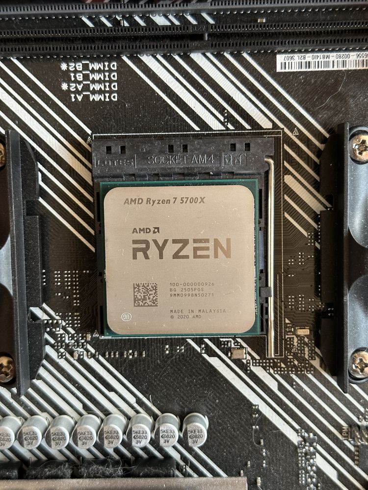 Płyta ASUS z procesorem AMD Ryzen 7 oraz RAM 32 GB DDR4 G.Skill