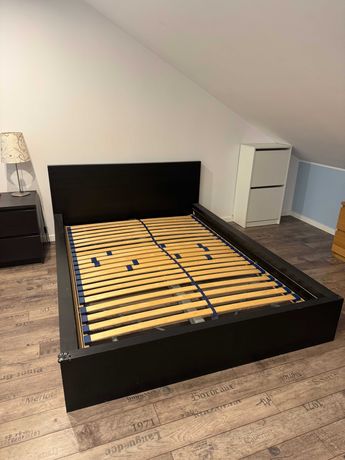 Zestaw: Ikea Malm - rama lozka 140x200, stelaz, materac, komoda, fotel