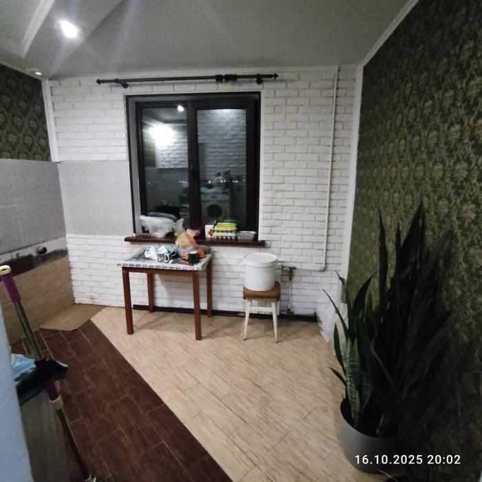 Здам кімнату дівчині/молодій жінці (можна з котиком) на Троєщині.