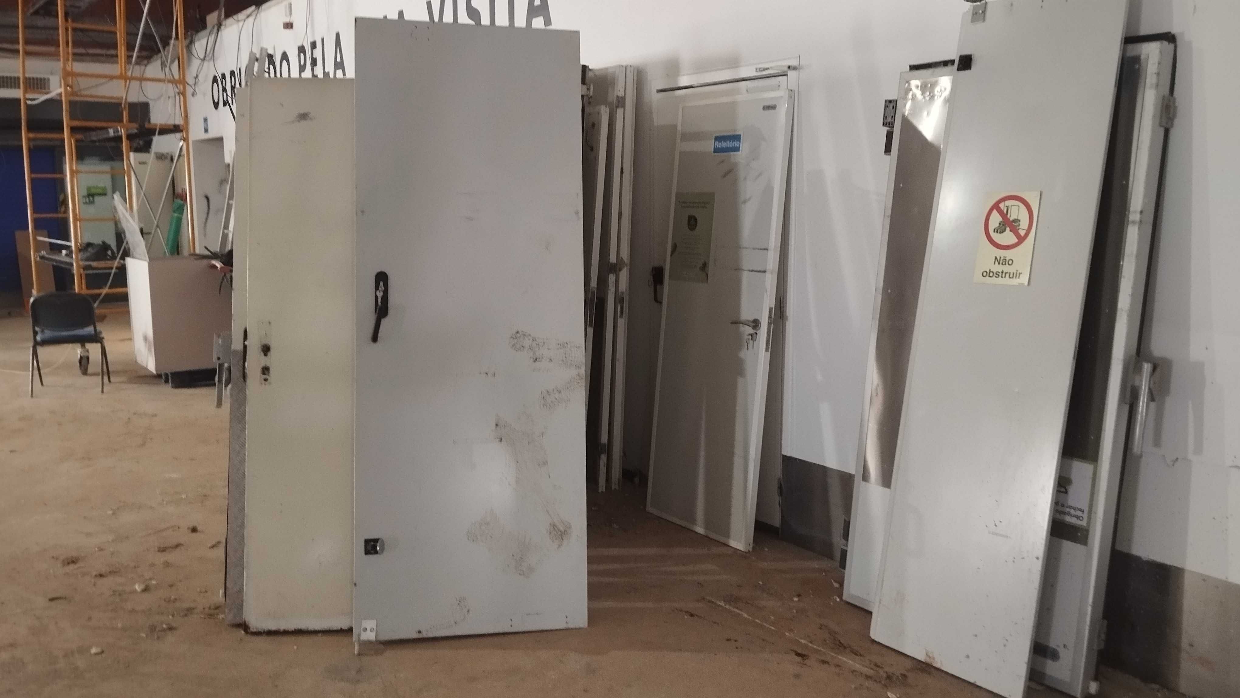 Porta corta fogo ...Pra limpar espaço