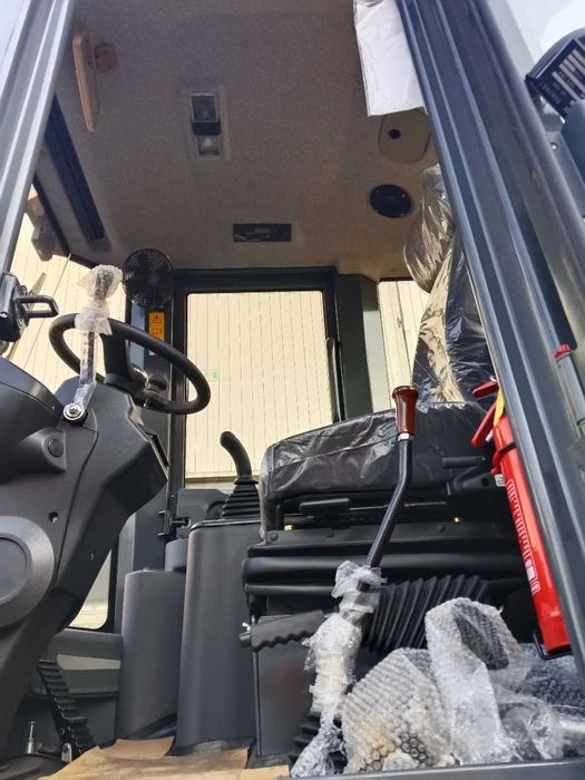 Фронтальний навантажувач CHANGLIN 936H вантажопідйомність 3т.