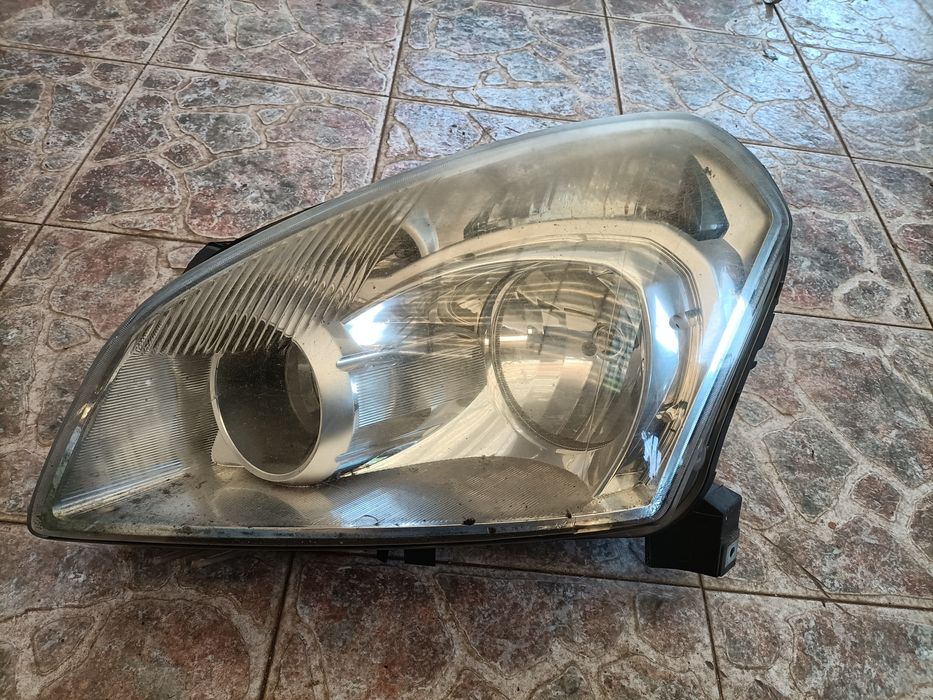Óptica esquerda Nissan Qashqai  dci