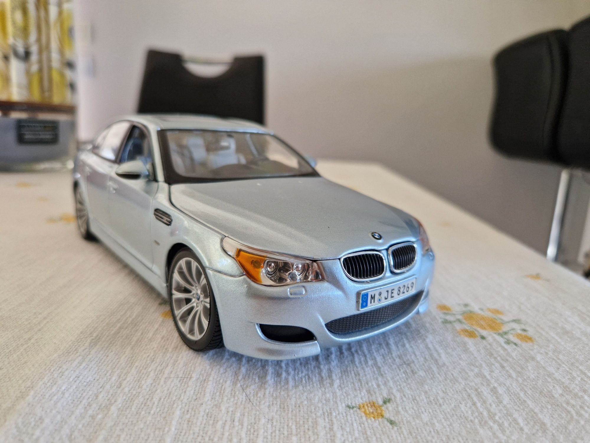 Bmw m5 e60 maisto 1/18 idealny