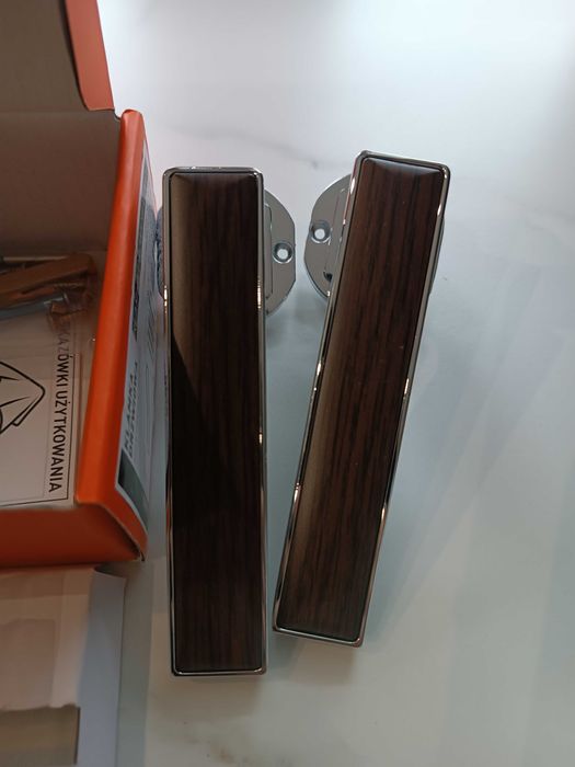 Klamka drzwiowa kwadratowy szyld