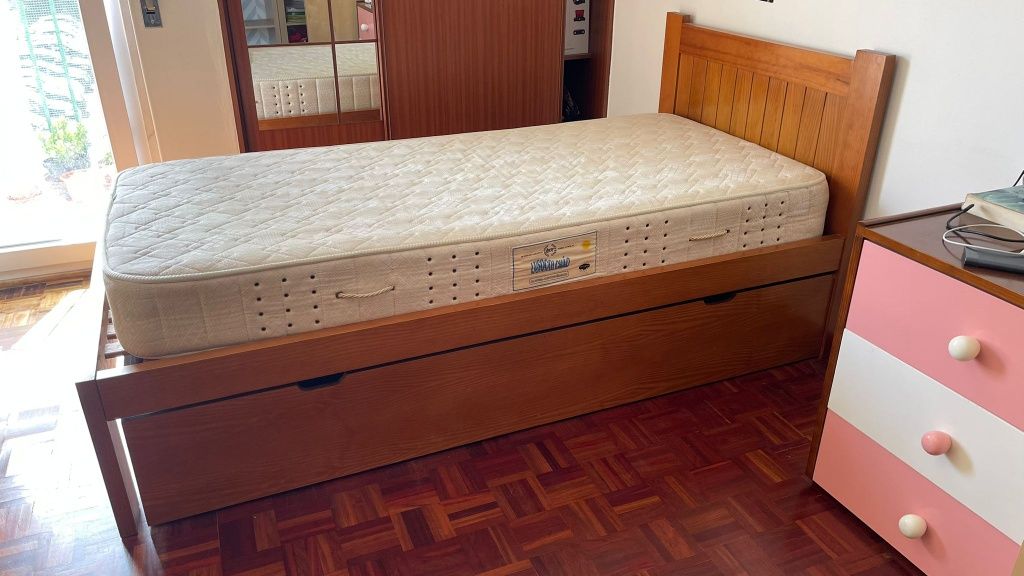 Cama solteiro em pinho