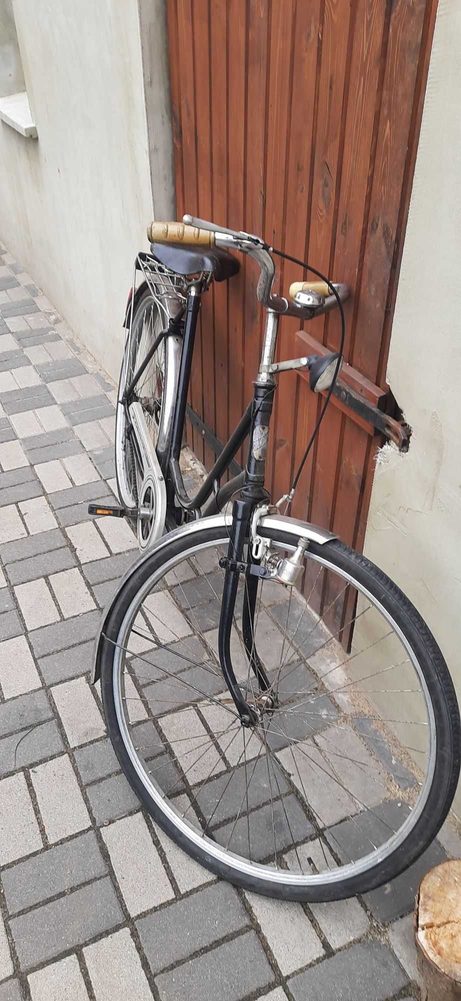 Stary rower Standard odnowiony koła 28