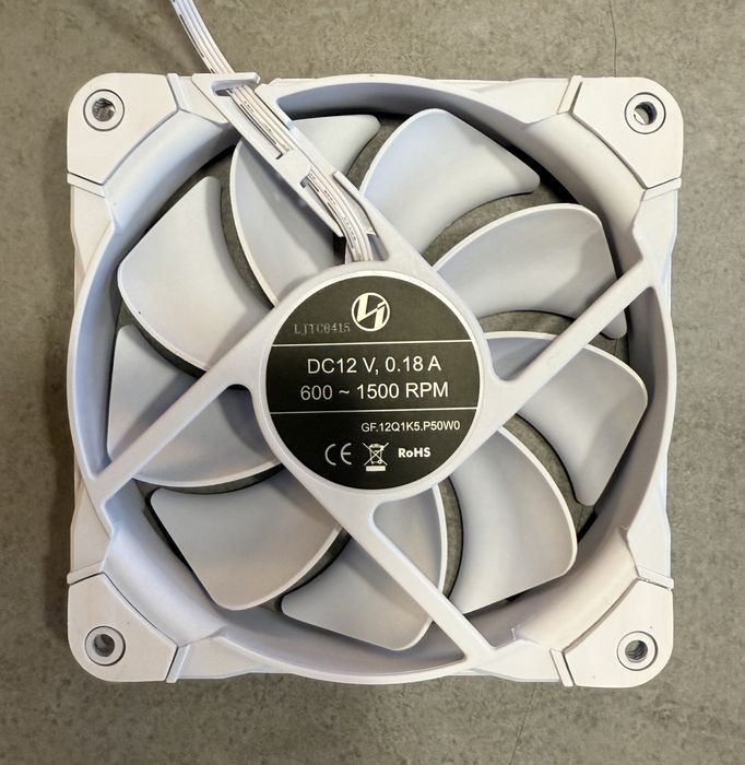 Вентилятор Lian Li для корпусов и БП компьютера