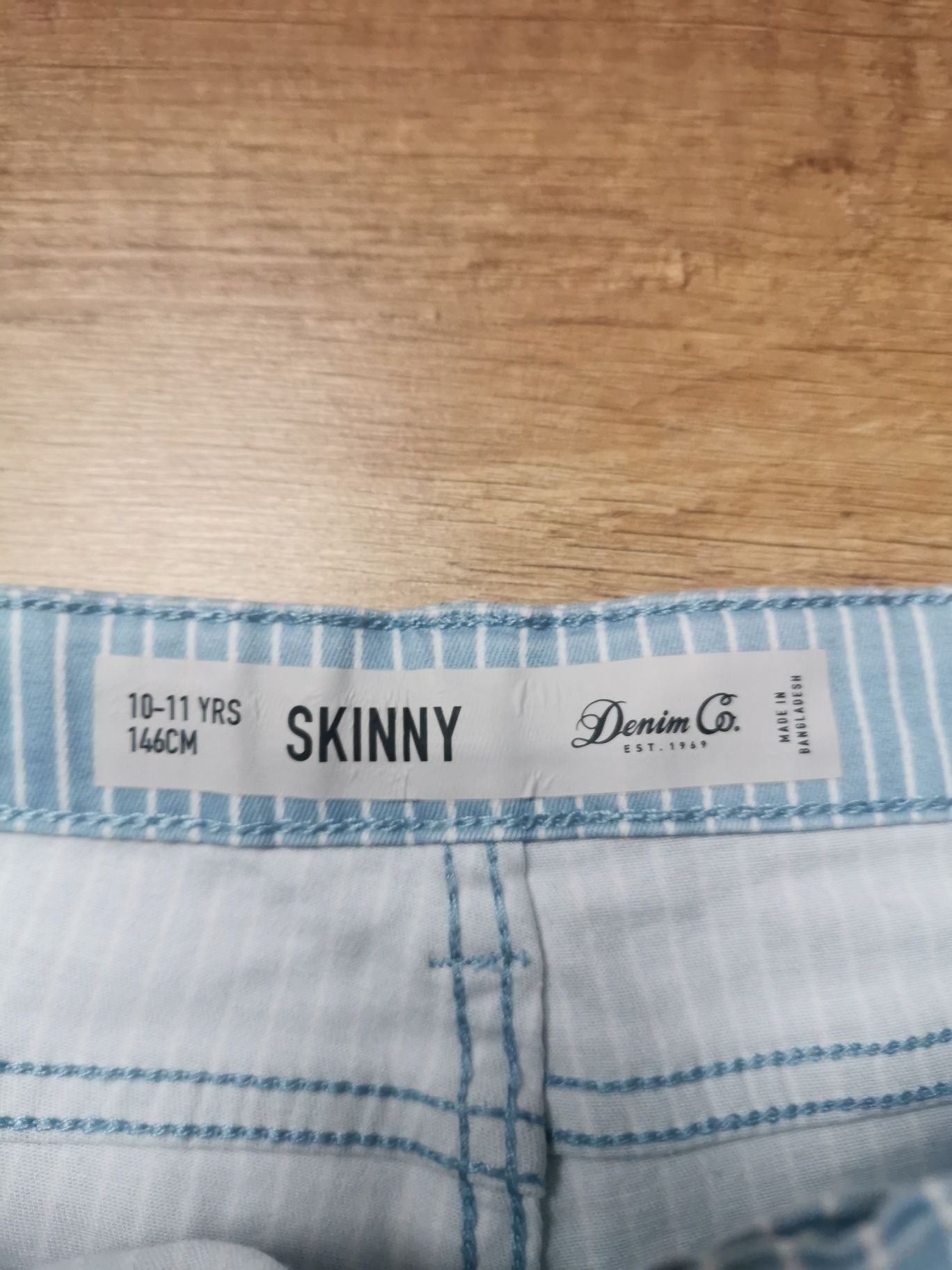Dżinsy błękitne w białe pasy Denim Co rozmiar 146
