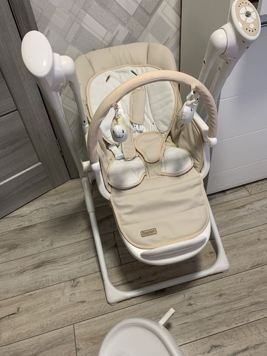 Продам стільчик-гойдалку 3в1 Carello triumph