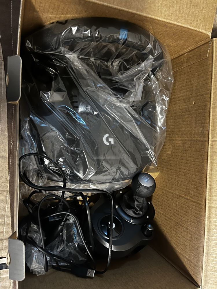 Logitech G923 дротове кермо, педалі та коробка передач