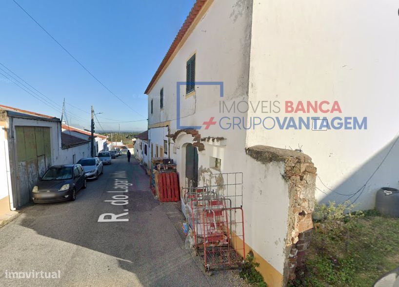 Apartamento no 1º andar localizado no centro de Viana do Alentejo