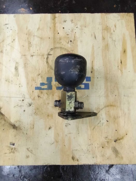 Akumulator olejowy CASE 5120,5130,5140,5150 nr kat-1,530700C1