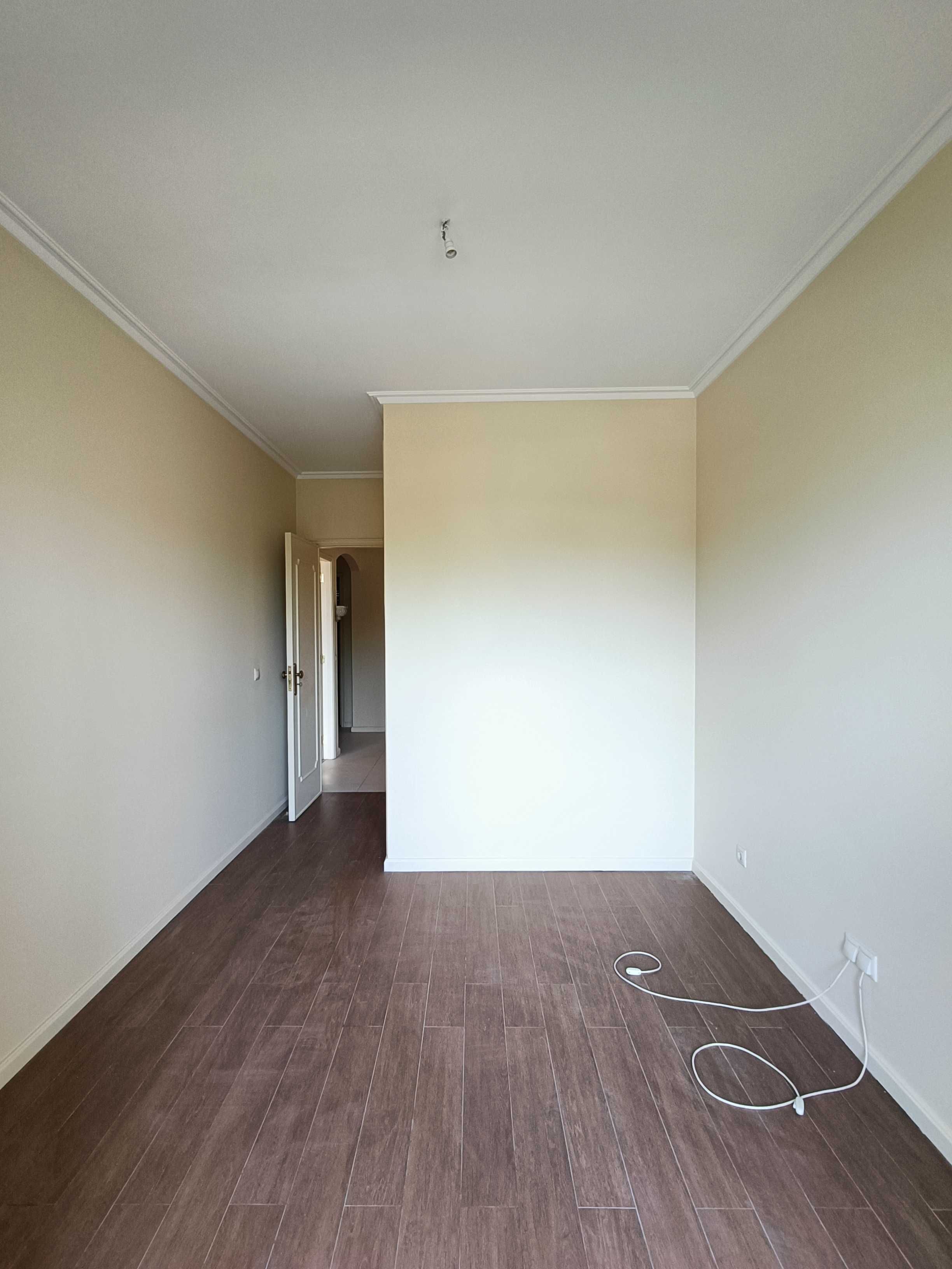 Arrendo apartamento T3 no centro de S. João da Madeira