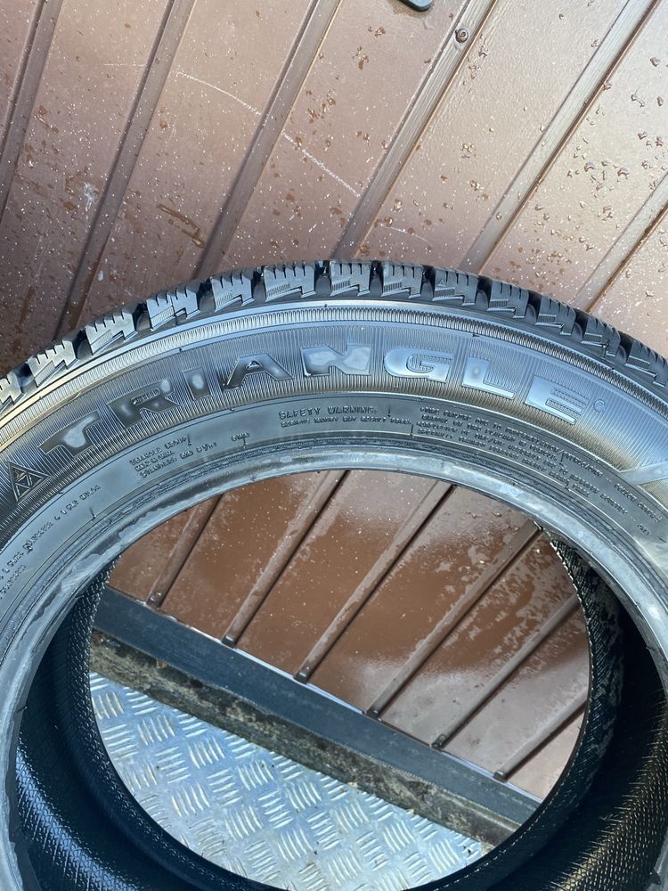Opony zimowe Triangle 215/60R17C  2022r
