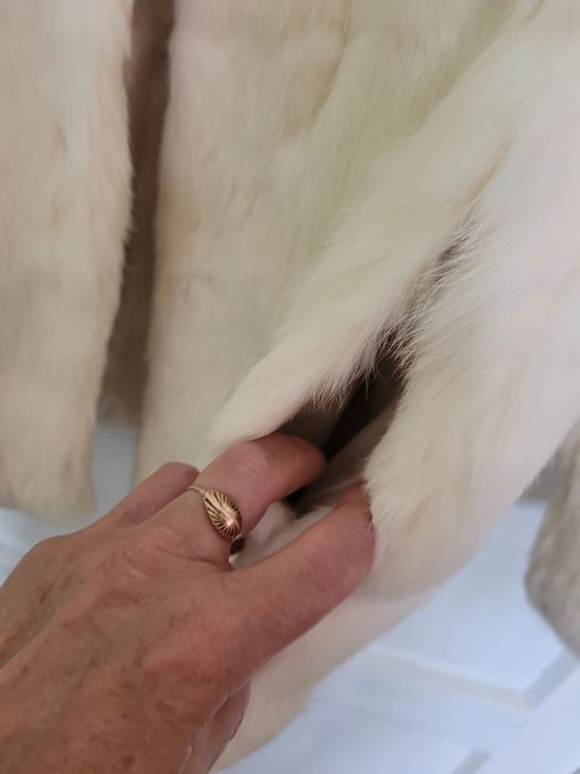 Białe futerko z USA Korea jak nowe