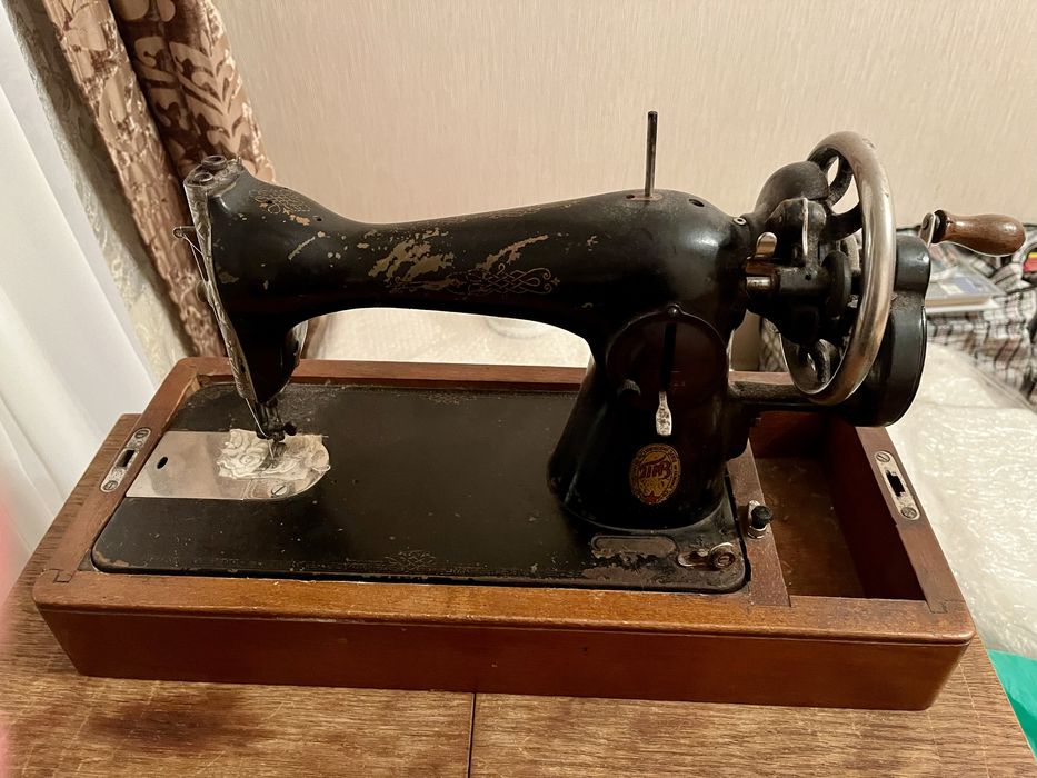 Продам ручную швейную машинку