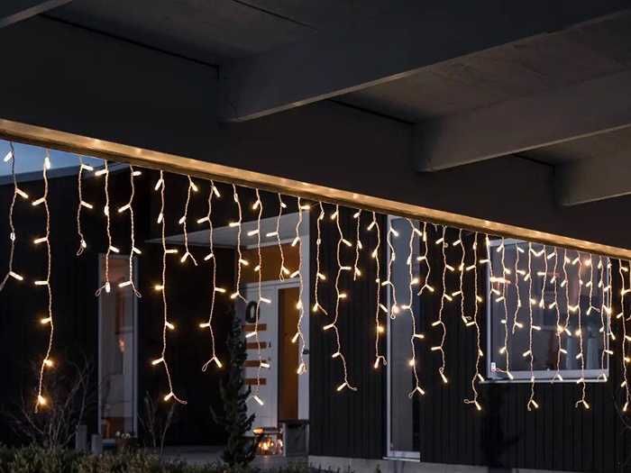 Вулична гірлянда Бахрома. Білий провід біле світло. Хвойна лапа мішура