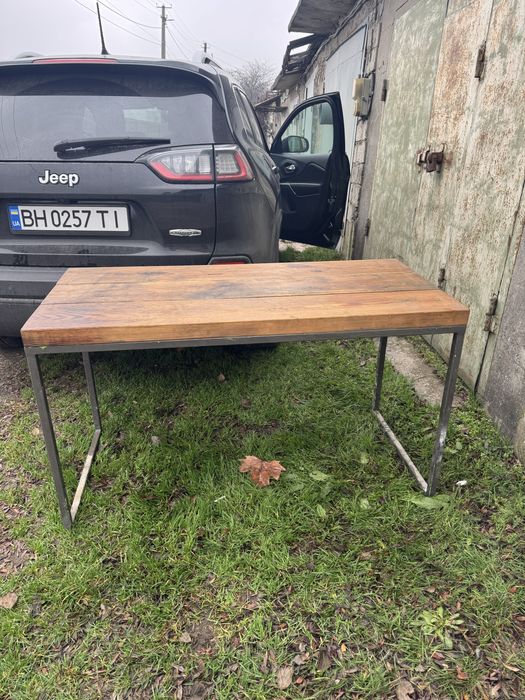 Продам стол натуральная сосна и металл