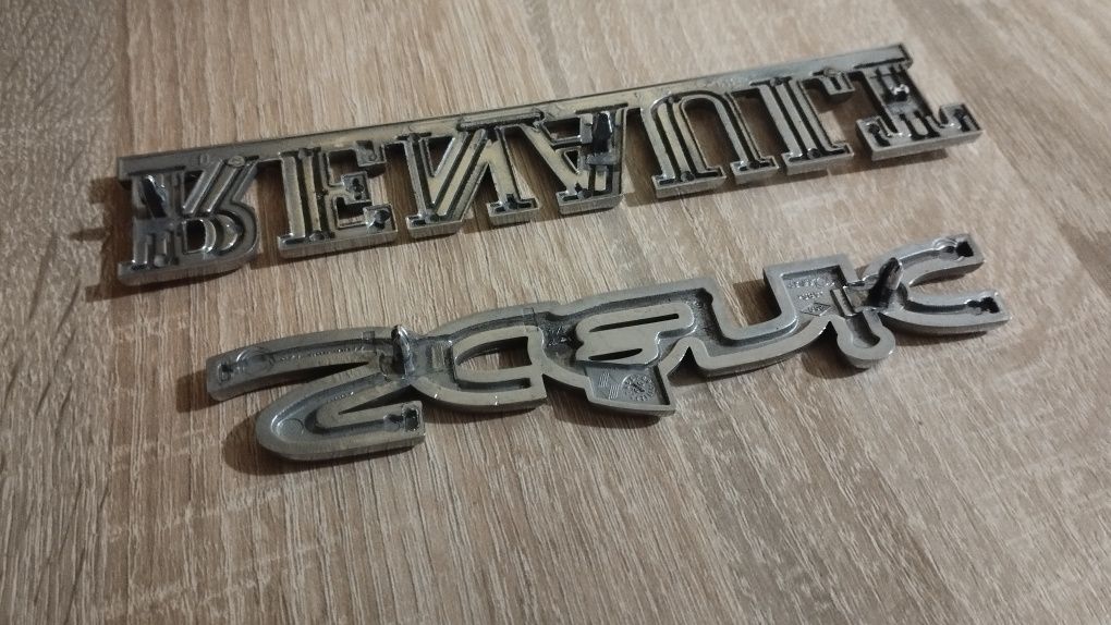 Букви емблема логотип шильда шильдік шильдик  Renault scenic