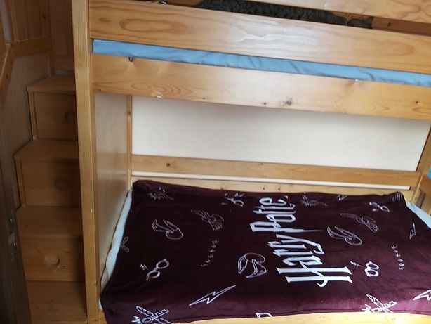 Drewniane łóżko piętrowe