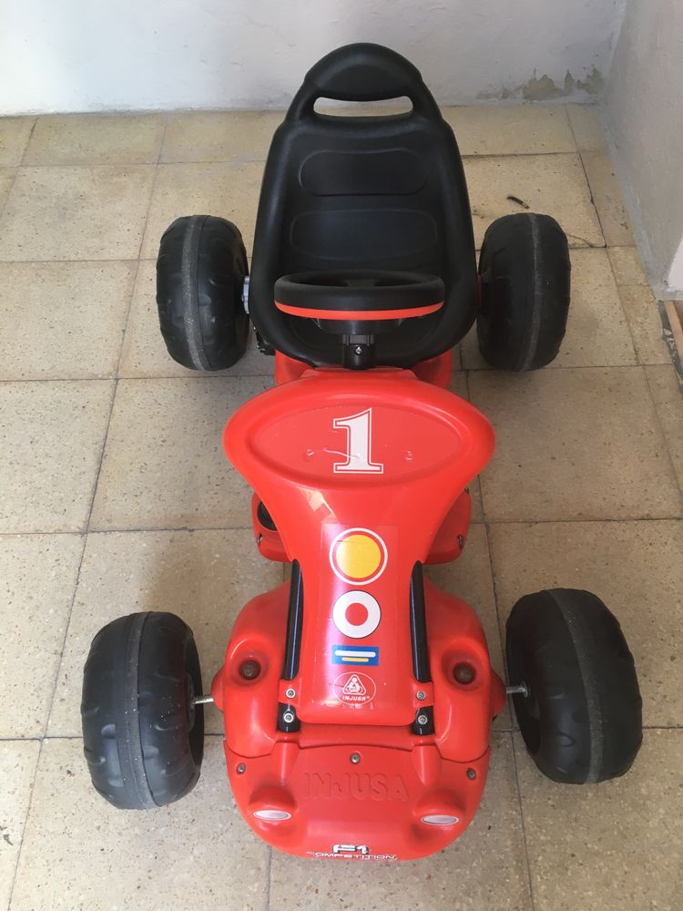 Kart elétrico para criança Injusa F1