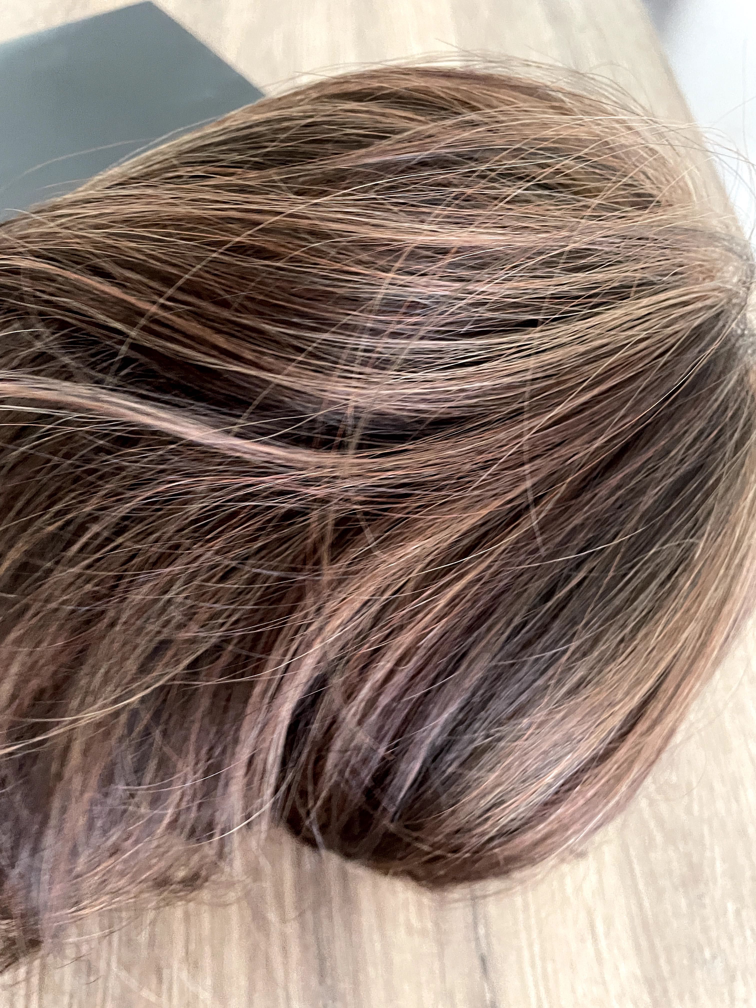 Peruca em cabelo natural castanho ( comprimento curto)