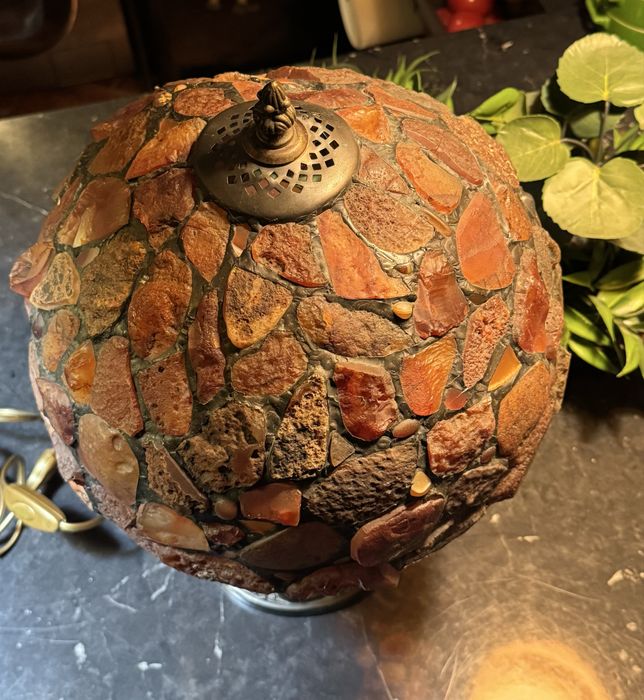 Lampa witrażowa z bursztyna