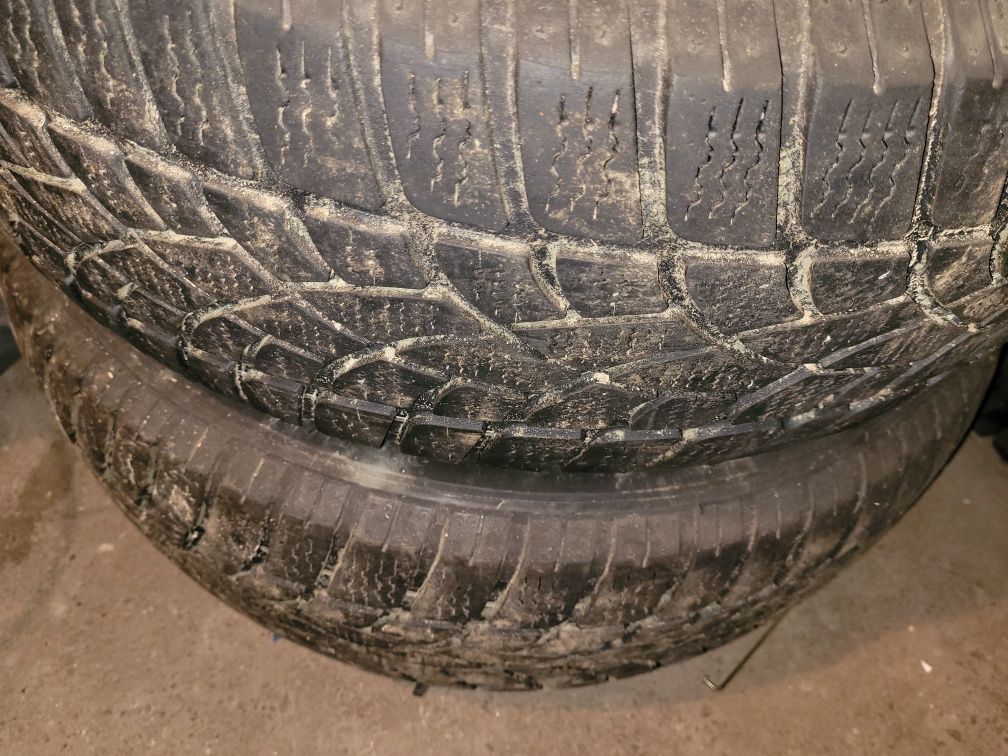 Резина Dunlop зимня 205/60R16 пара