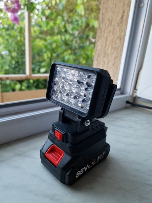 Lampa robocza naświetlacz LED 18V na baterie Makita