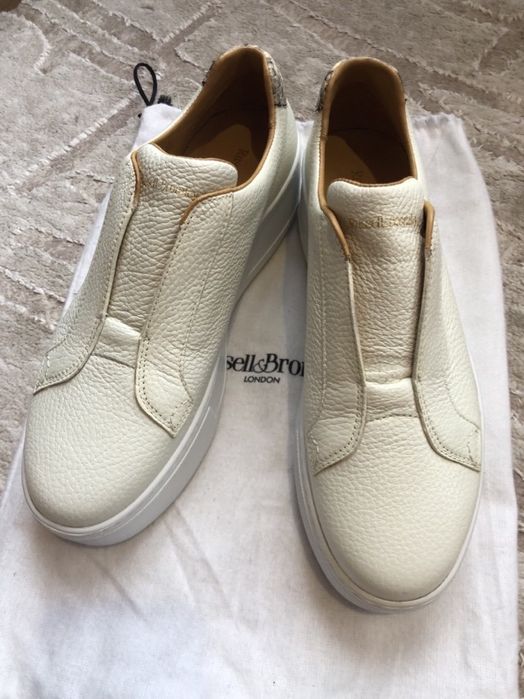 Нові жіночі кросівки Russell&Bromley