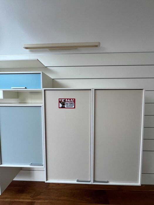 Zestaw szafek modułowych Muunto + lampy