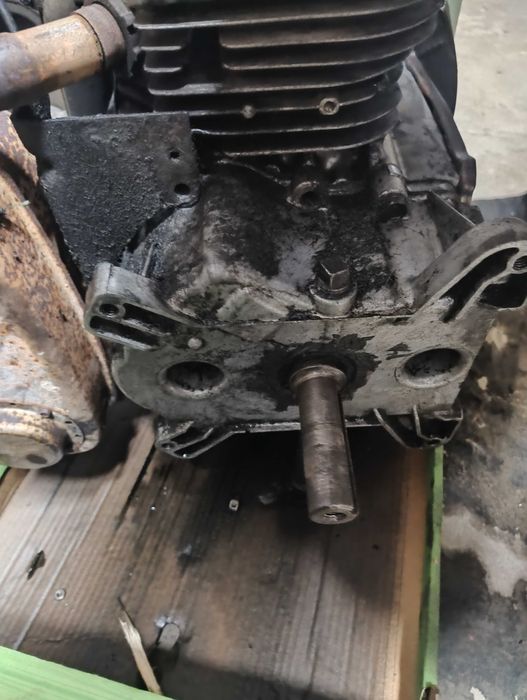 Części silnik kosiarki traktorek Briggs boxer 16 koni