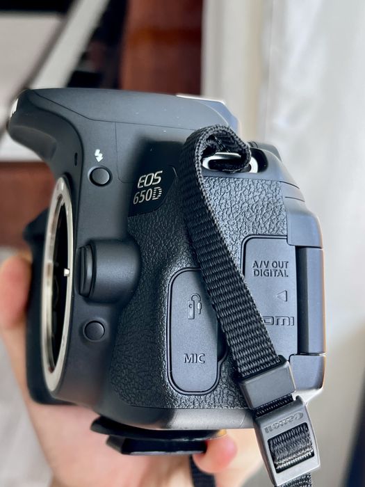 Фотоапарат Canon 650d