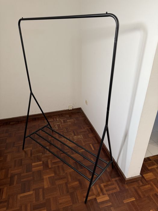 Suporte para cabides JYSK preto