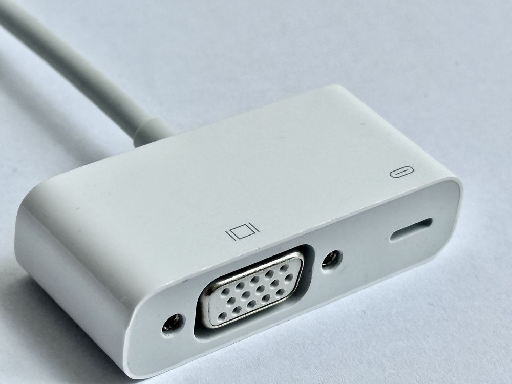 Apple перехідник адаптер Lightning to VGA (MD825)