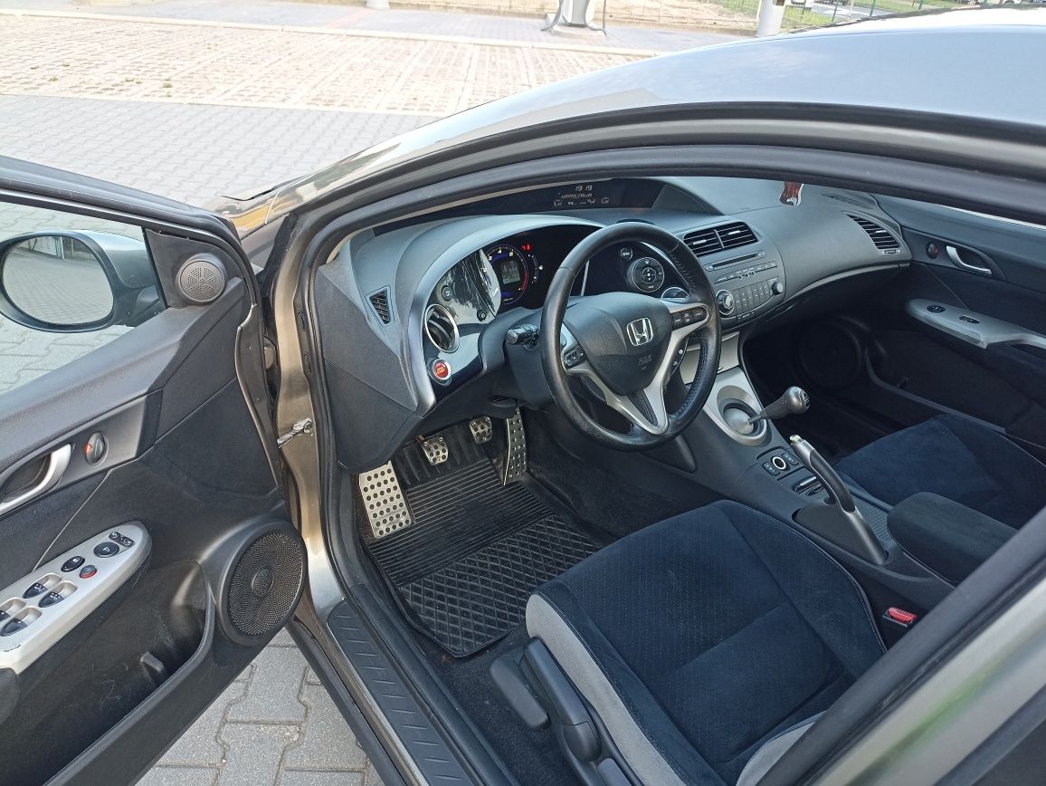 Honda Civic UFO  1,8 Executive 2008r.