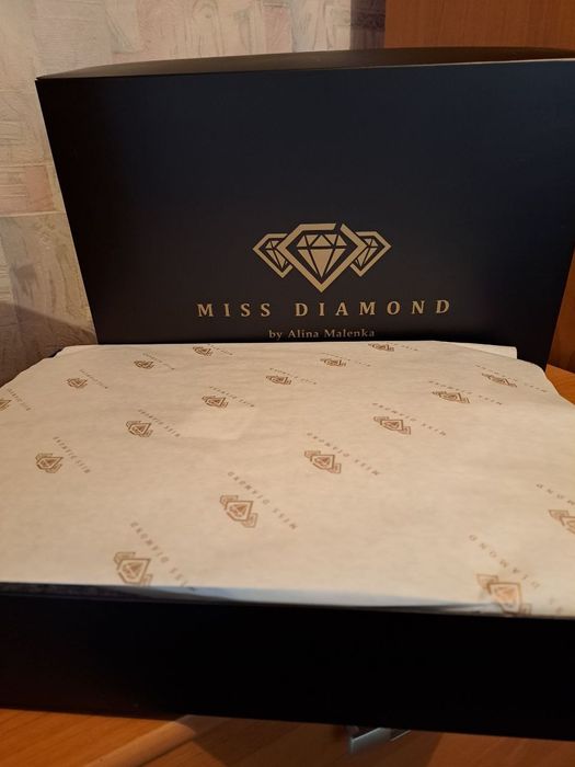 Продам женский костюм