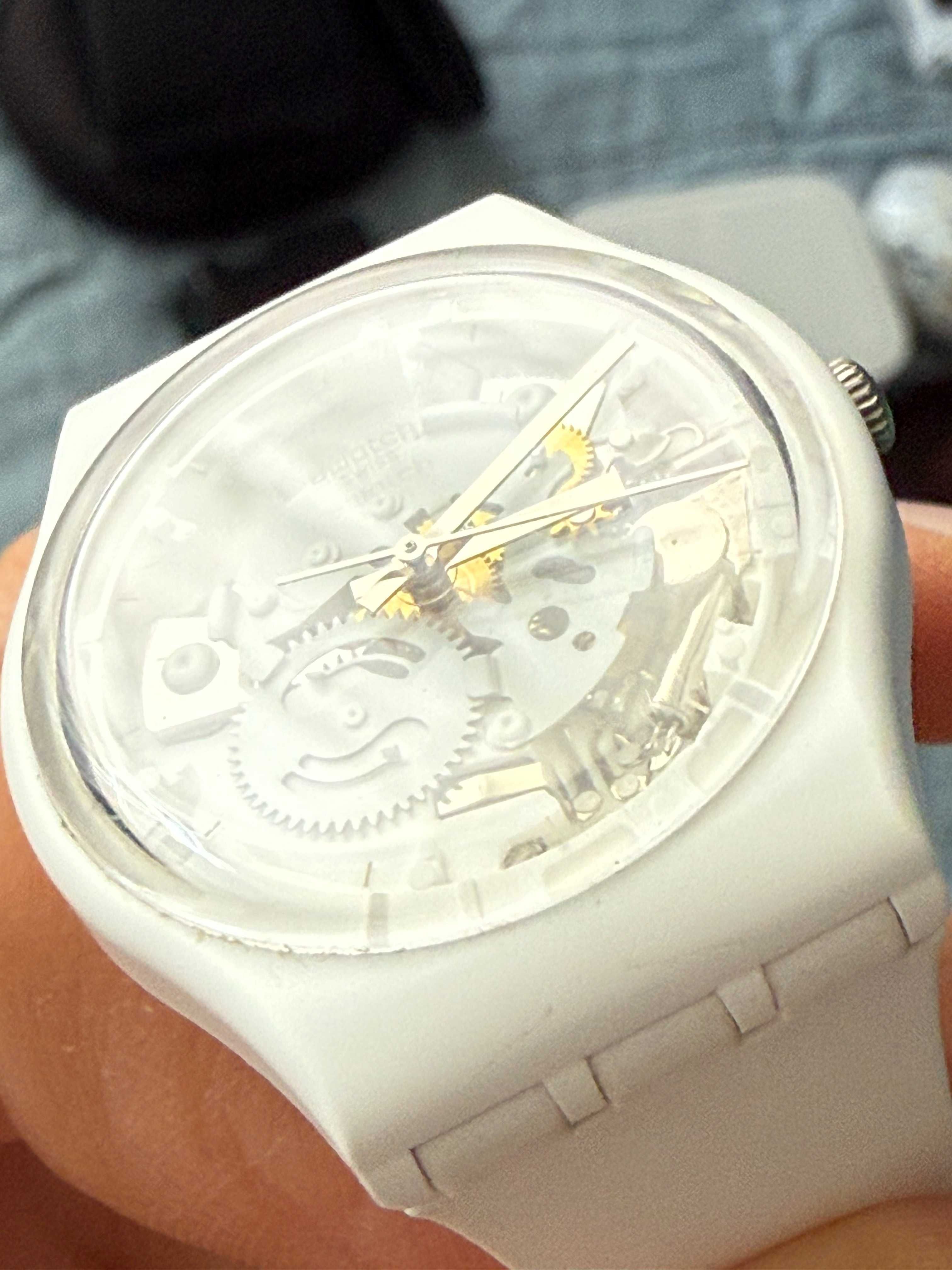 Biały zegarek Swatch z bioceramiką, Spot Time White
