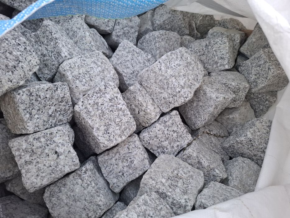 Kostka granitowa jasno szara I Gat Strzeg całość 2500zl8*10 cm 8*11 cm