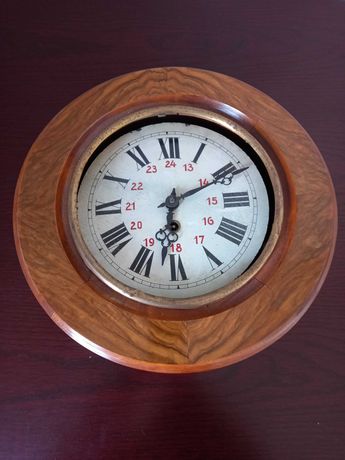 Stary zegar loftowy