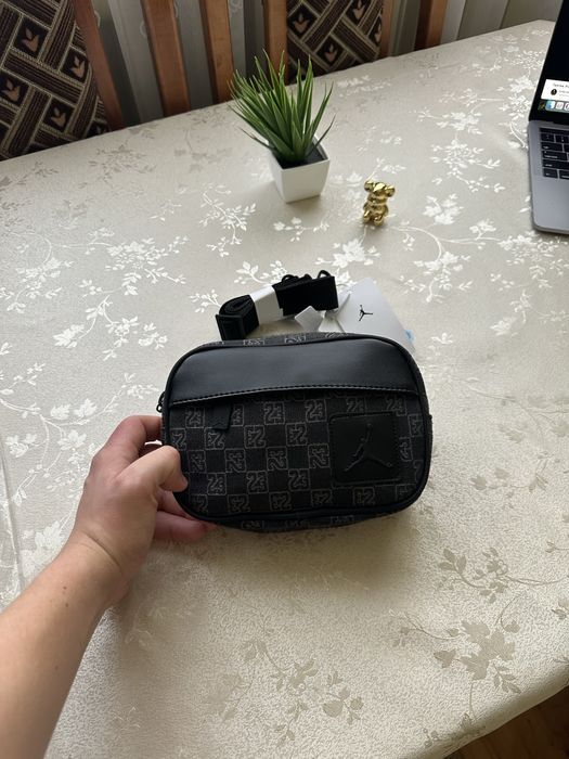 Сумка Air Jordan Monogram Crossbody | Nike, найк, джордан месенджер
