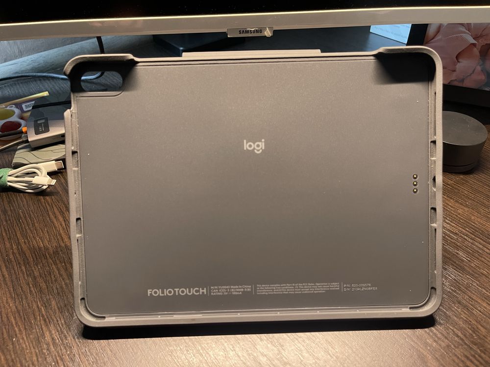 Продаю iPad Air 5 (M1) 64GB Wi-Fi + клавіатура Logitech Folio Touch