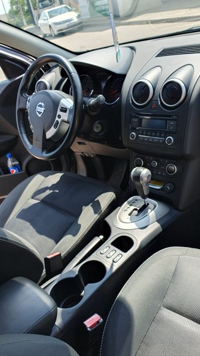 Nissan Qashqai легковий автомобіль